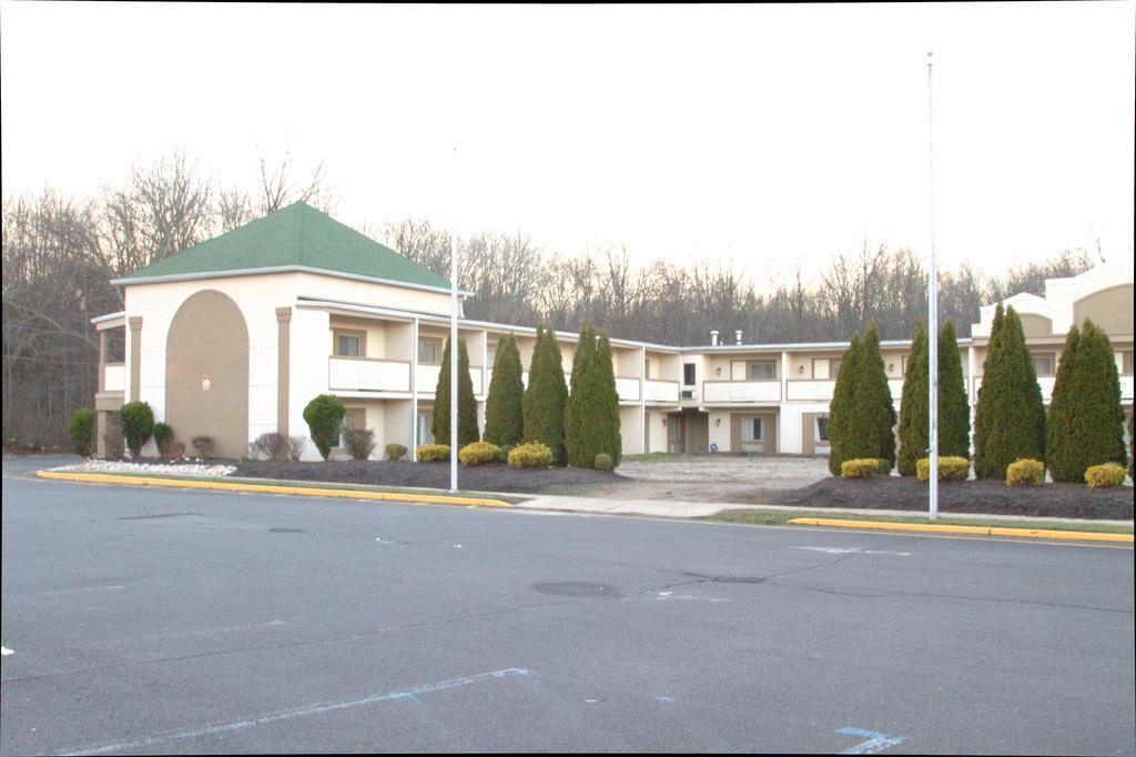 Hotel Vicenza Monmouth Junction Exterior photo