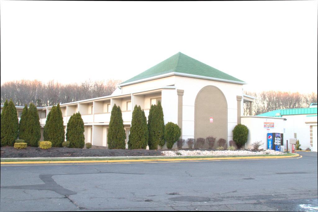 Hotel Vicenza Monmouth Junction Exterior photo