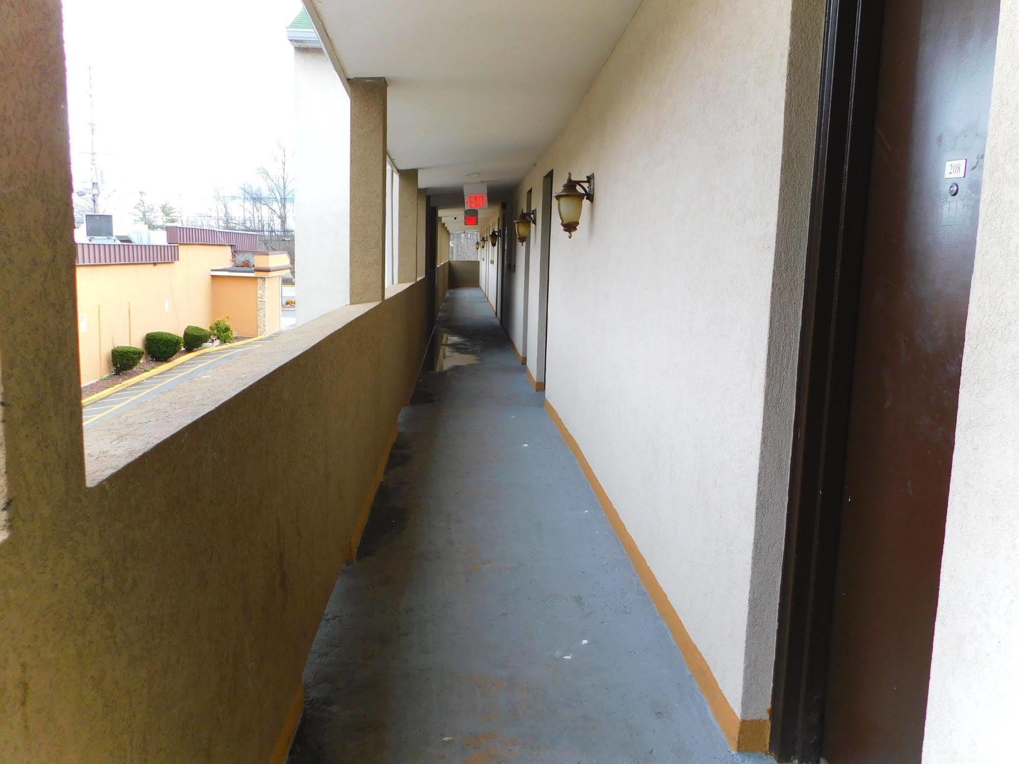 Hotel Vicenza Monmouth Junction Exterior photo